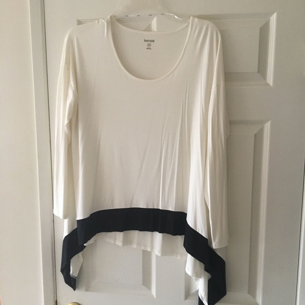 Kensie Women's White and Black Asymmetrical Top